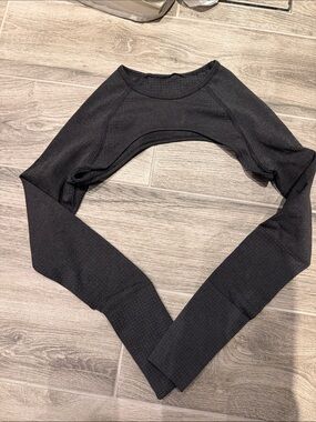 Black Long Sleeve Crop Top